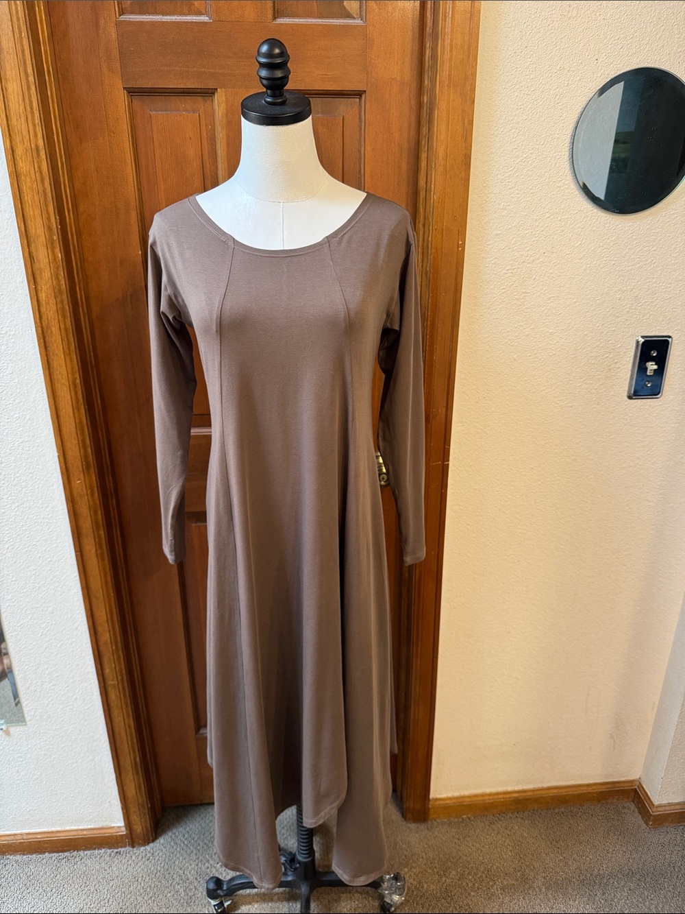 Matthildur Long Sleeve Brown Maxi Dress - Elegant Everyday Fit Size M